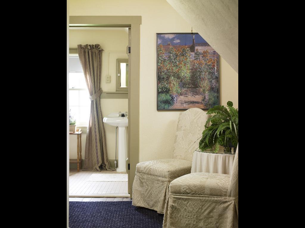 Chimney Hill Estate Inn Lambertville Exterior photo